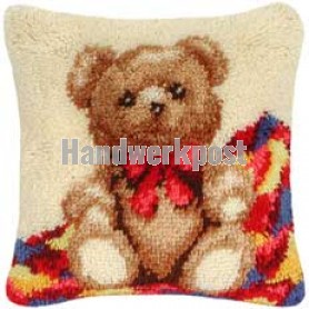 knoopkussen teddybeer op patchworkdeken