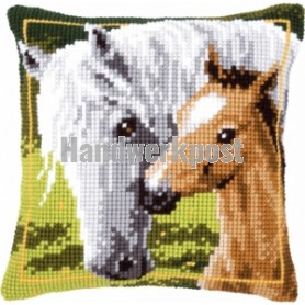 kruissteekkussen paard met veulen