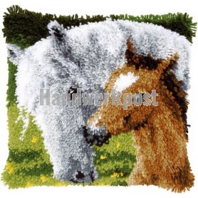 knoopkussen paard met veulen