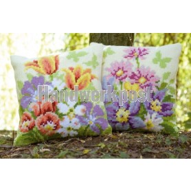 kruissteekkussen lentebloemen