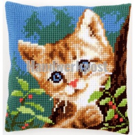 kruissteekkussen poes in boom