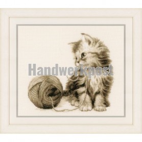 borduurpakket kitten spelend met bol wol