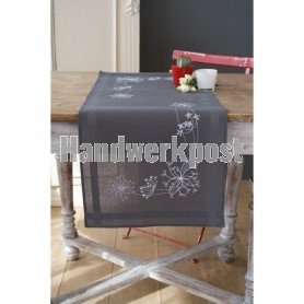steelsteekloper witte bloemen met gras, grijs