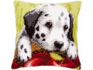 kruissteekkussen dalmatiër bij mand met appels