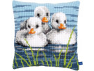kruissteekkussen eendjes in het water
