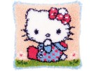 knoopkussen hello kitty, in het gras