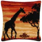 kruissteekkussen giraffe bij zonsondergang